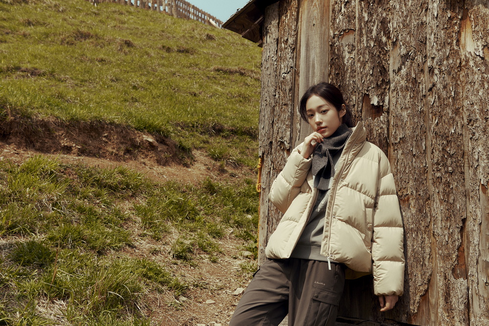 인기몰이 ‘알래스카 x 노윤서’ 맥킨리 헤비 다운 프로모션 진행  27-Image